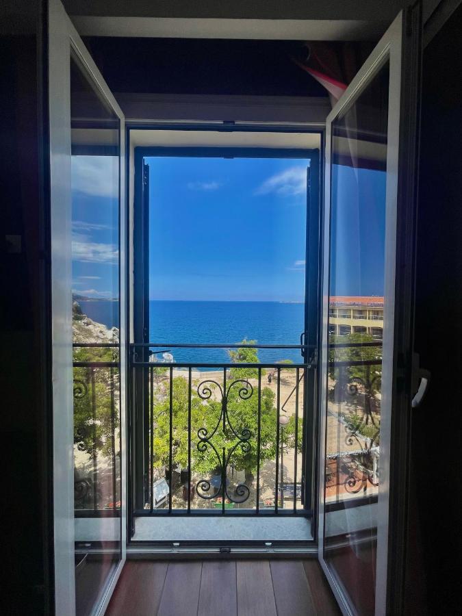 Hotel Restaurant Christophe Colomb Calvi  Extérieur photo