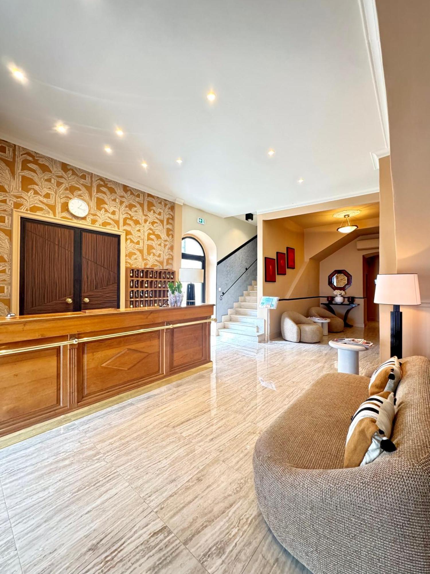 Hotel Restaurant Christophe Colomb Calvi  Extérieur photo