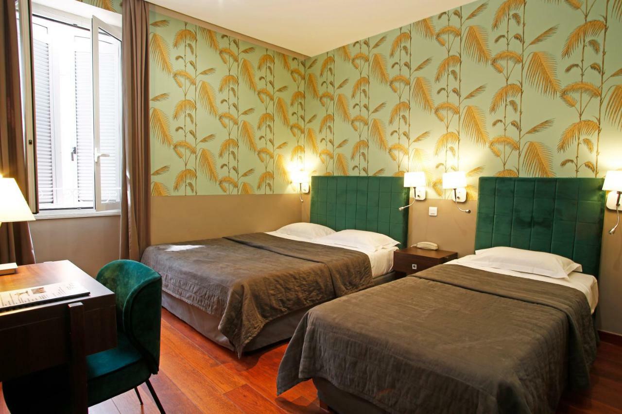 Hotel Restaurant Christophe Colomb Calvi  Extérieur photo